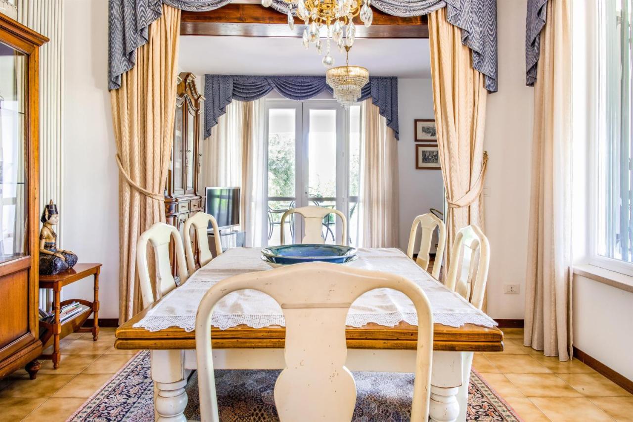 Villa Carini With 3000 Mq Garden & Heated Pool Кастельнуово-дель-Гарда Экстерьер фото
