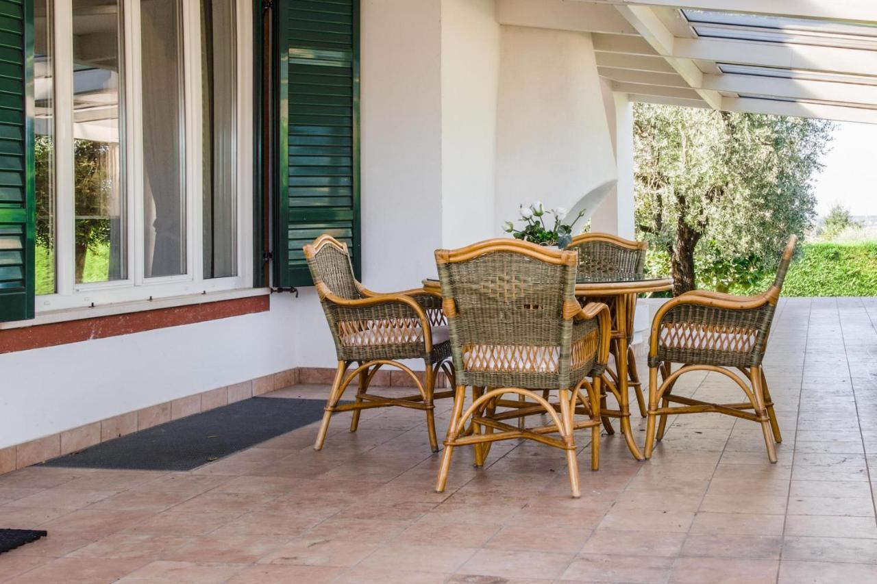 Villa Carini With 3000 Mq Garden & Heated Pool Кастельнуово-дель-Гарда Экстерьер фото