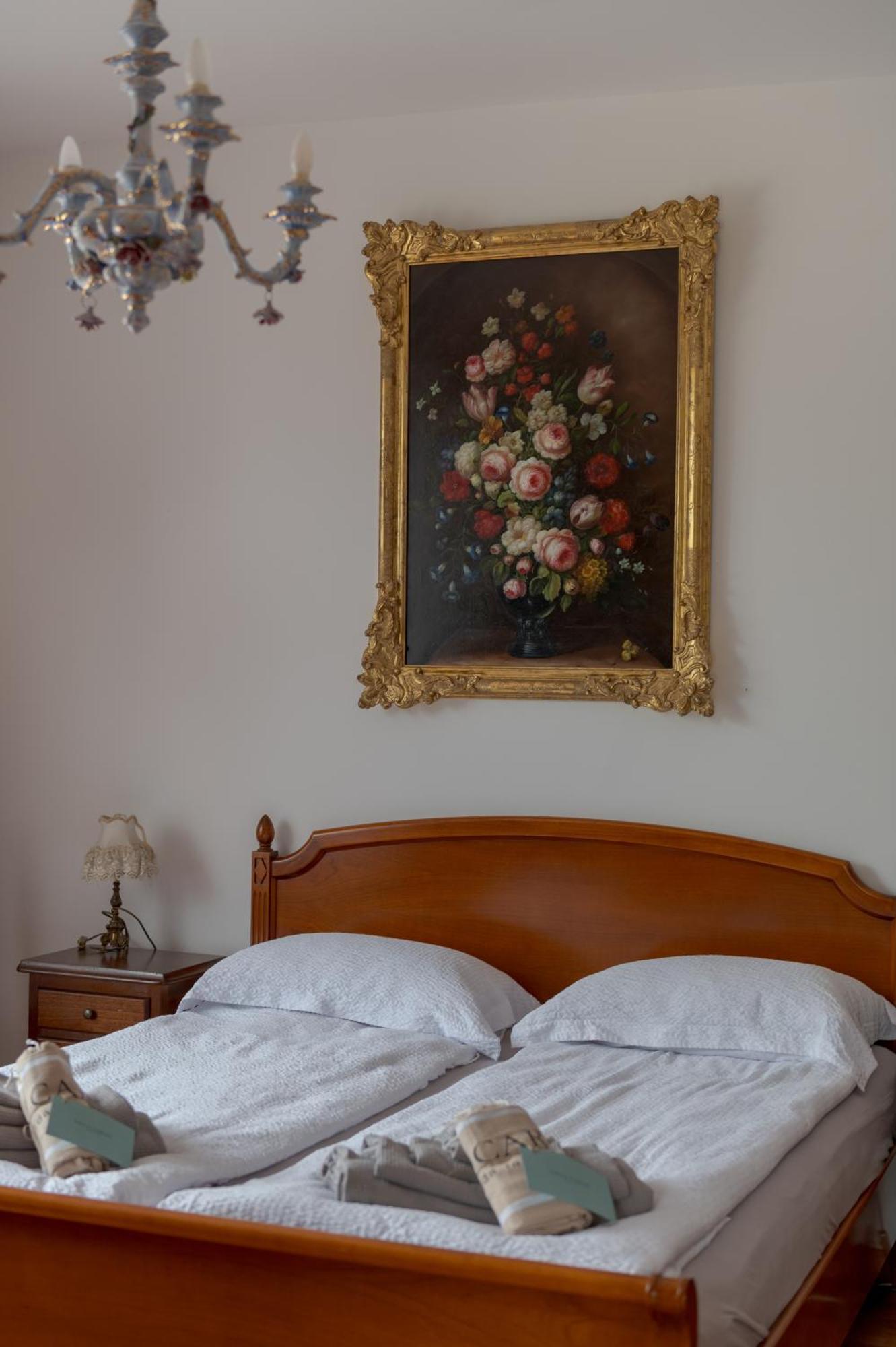 Villa Carini With 3000 Mq Garden & Heated Pool Кастельнуово-дель-Гарда Экстерьер фото